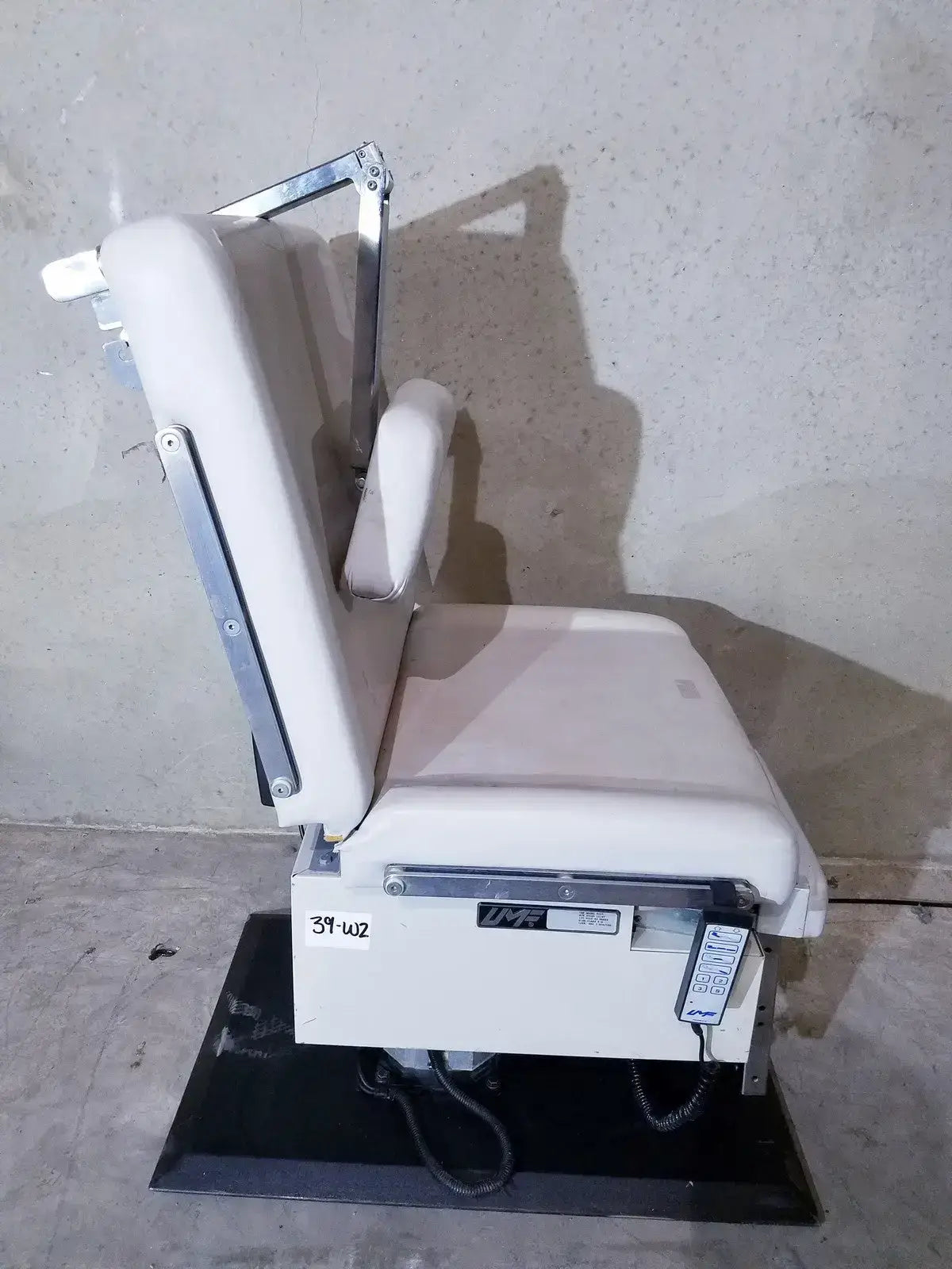 UMF 5020 Economy Power Procedure Chair, Hand Control Power Procedure Chair, second-hand product photo 18