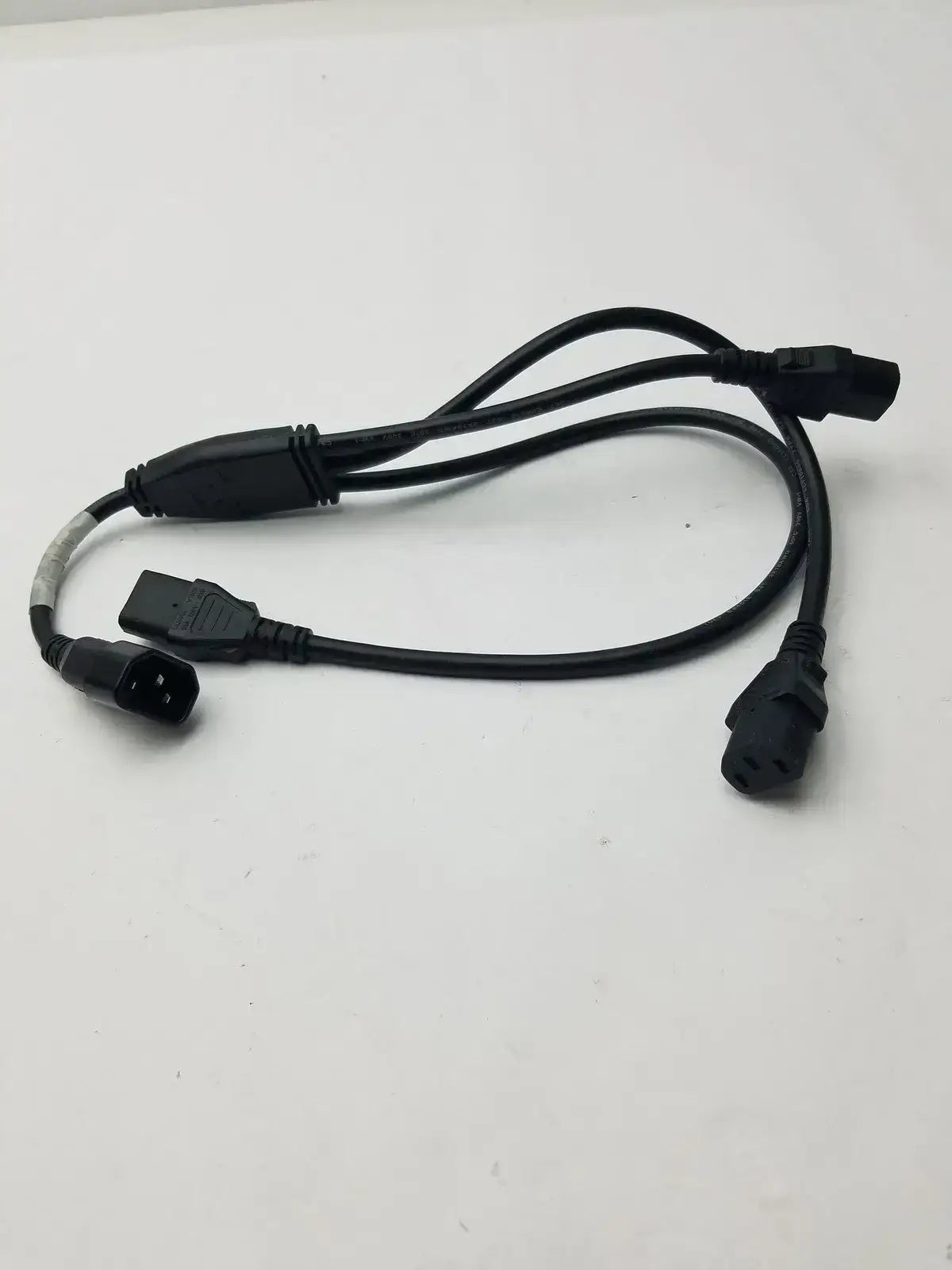 Volex V1625 10A 125V SMI 3 Pin Male to 3 - 3 Female Power Cable Power Cable, second-hand product photo 9