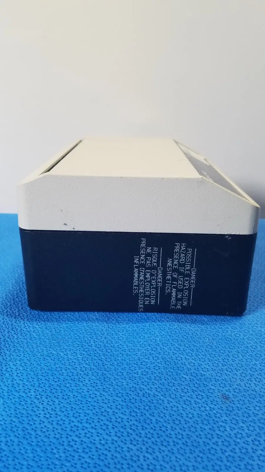 Welch allyn 48830 lite box rectangular reuse medical device with white top and dark blue base for medical use