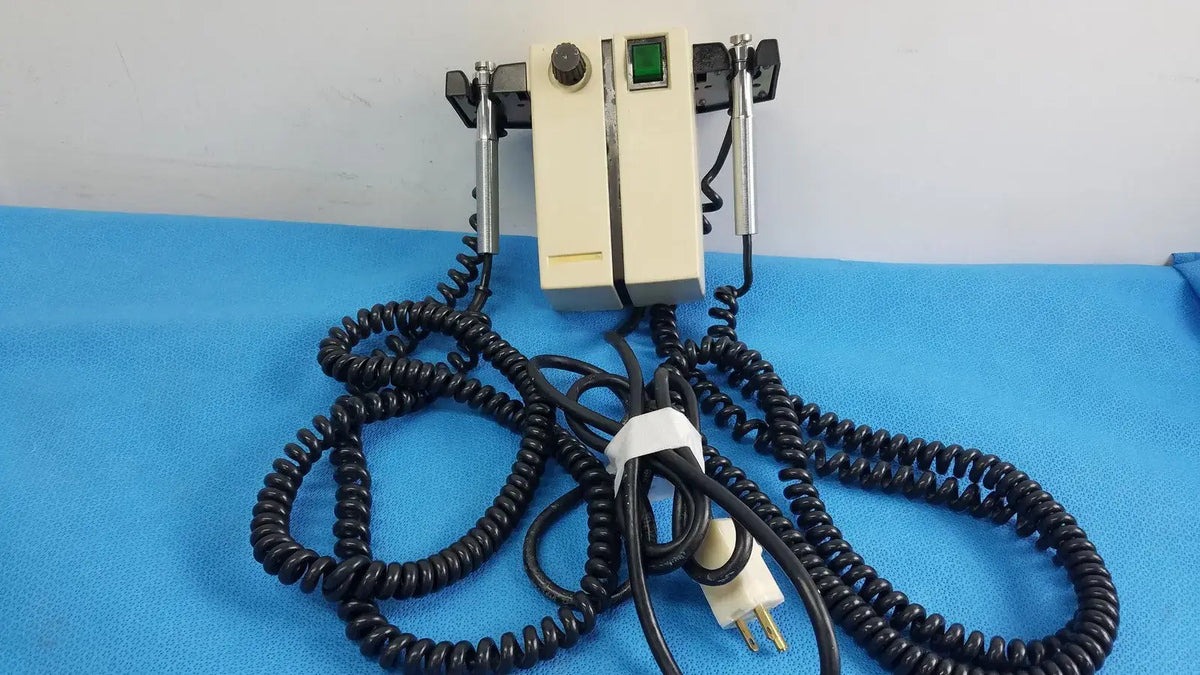 Reuse Medical Welch Allyn 74710 Wall Transformer Unit with Two 3.5V Handles Other Medical & Lab Equipment, second-hand product photo 1