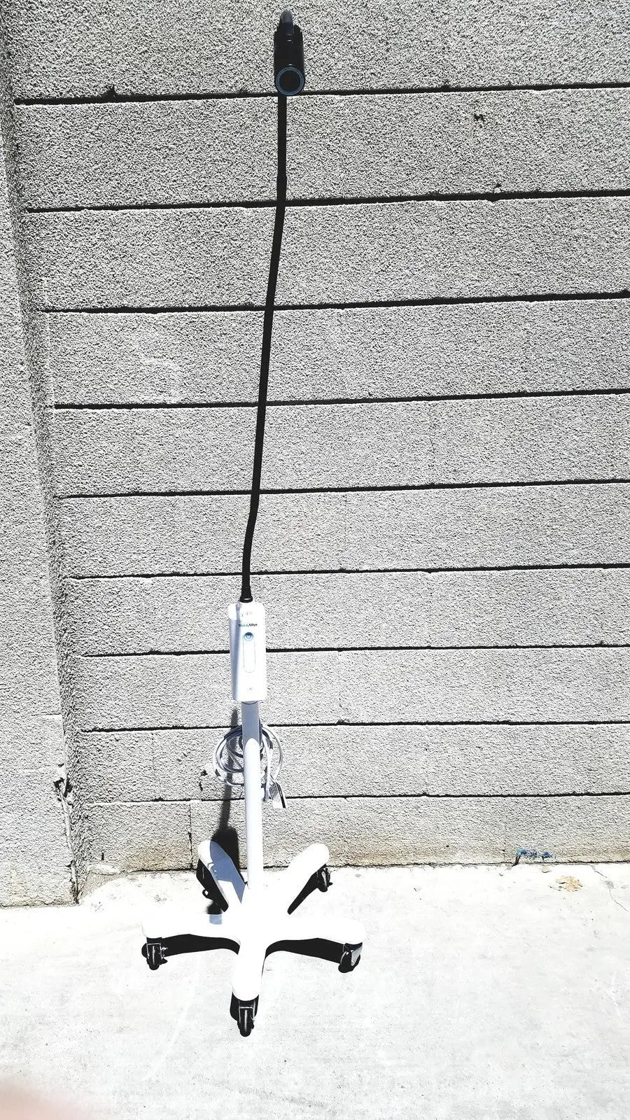 White welch allyn gs exam light with adjustable arm and black cord for medical examination lighting