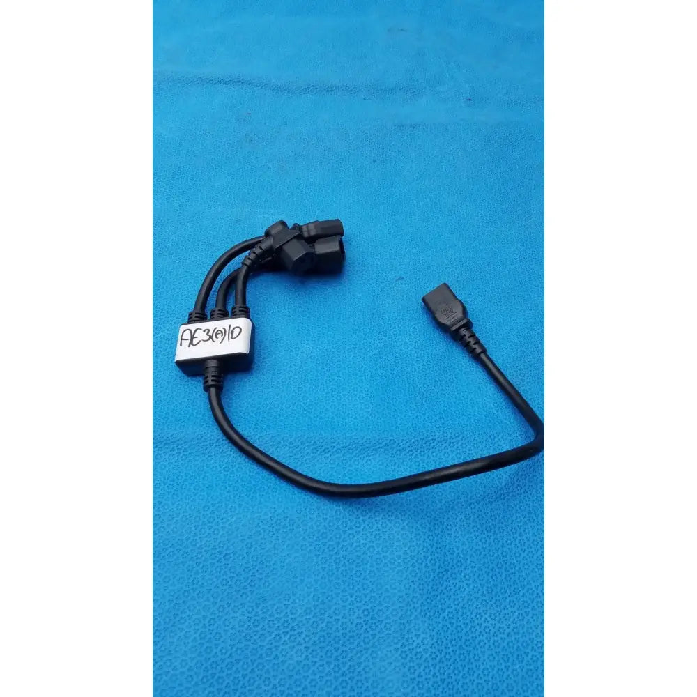 Reuse Medical Yung Li YC-12 IEC C14 to Triple C13 Female 3-Way Power Splitter Cord Power Cables & Connectors, second-hand product photo 1