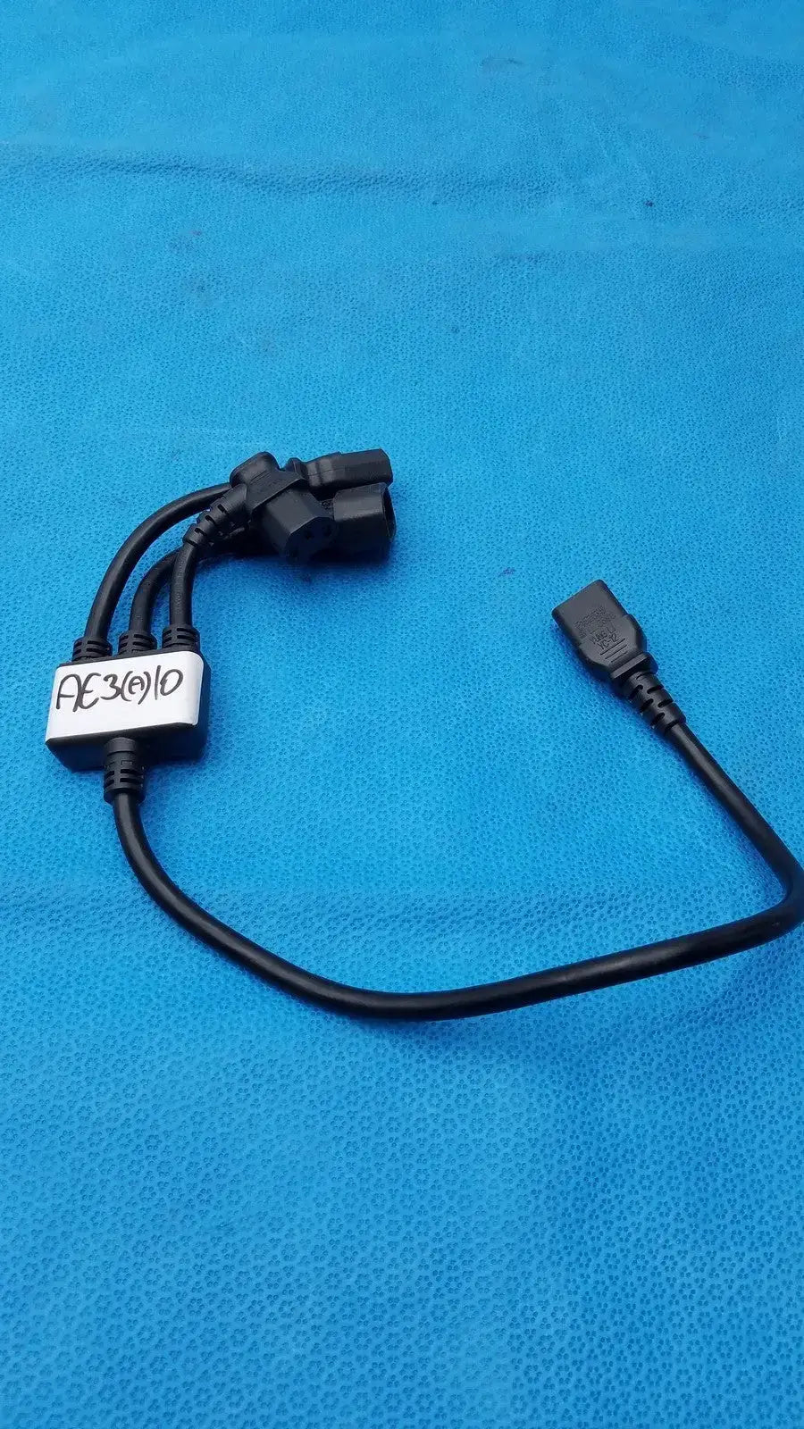 Reuse Medical Yung Li YC-12 IEC C14 to Triple C13 Female 3-Way Power Splitter Cord Power Cables & Connectors, second-hand product photo 1