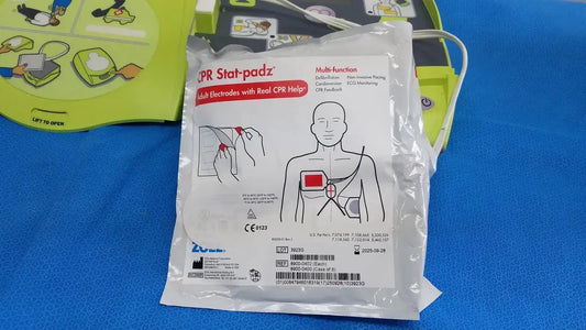 ZOLL AED Plus Automated External with Pads - X12D546617 Automated External Defibrillator, second-hand product photo 2