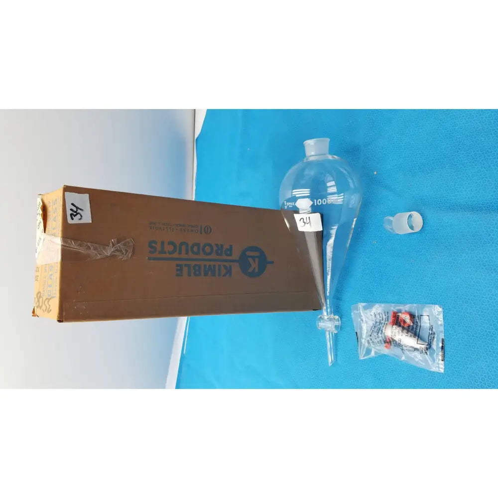 Clear glass 1000ml kimax separatory funnel with ptfe stopcock and white plastic stopper featuring graduated markings
