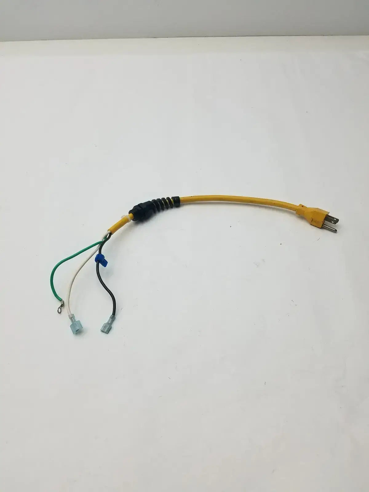 Tennant 130201, 120V CORD CORD GRIP 16/3 28" YEL TENNANT V-WD-15 V-WVD-57 WET/DRY VAC Power Cord Assembly, second-hand product photo 4