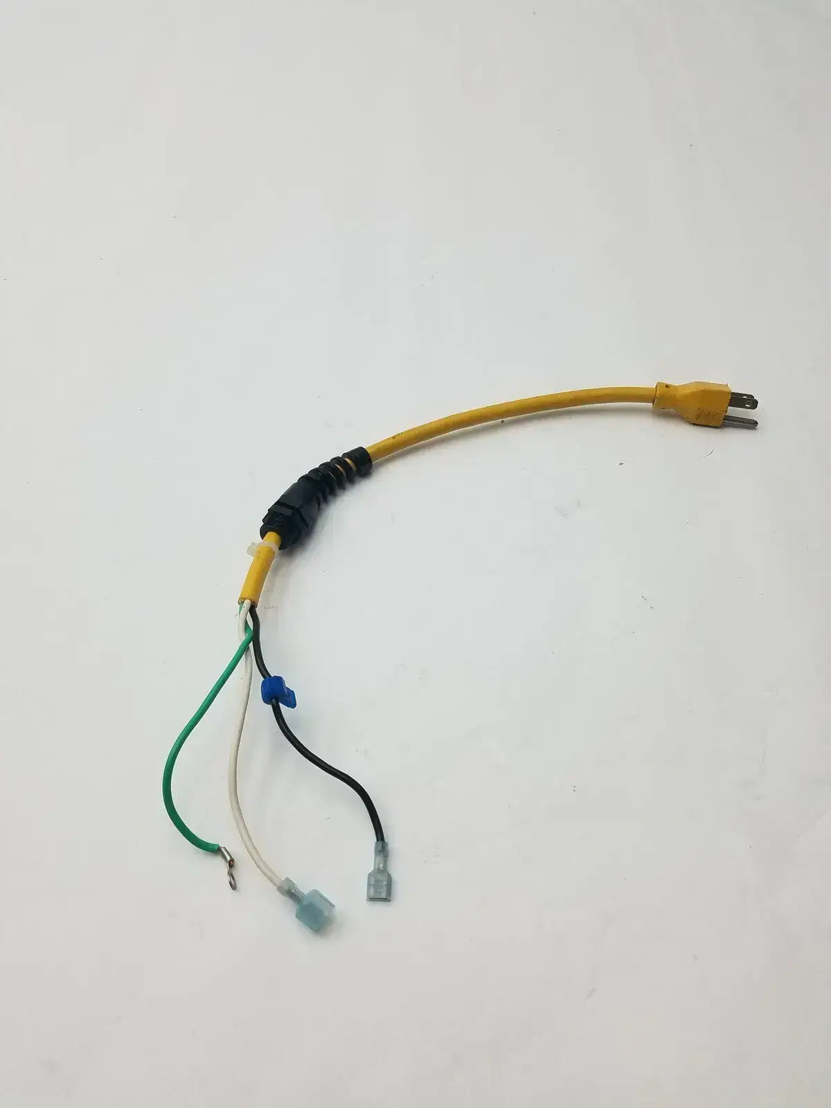 Tennant 130201, 120V CORD CORD GRIP 16/3 28" YEL TENNANT V-WD-15 V-WVD-57 WET/DRY VAC Power Cord Assembly, second-hand product photo 3