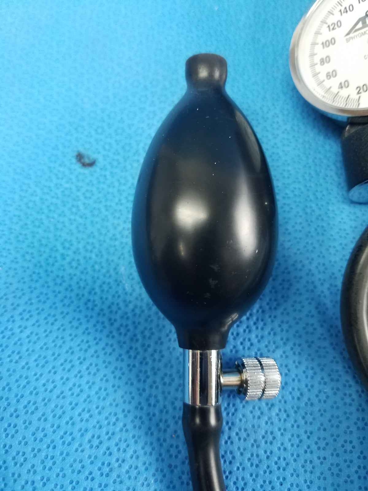 ADC 300 mmHg Sphygmomanometer Gauge With Blood Pressure Cuff & Bag