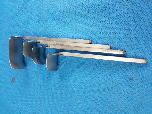 Lot of 4 Surgical Kelly Retractors - Various Sizes