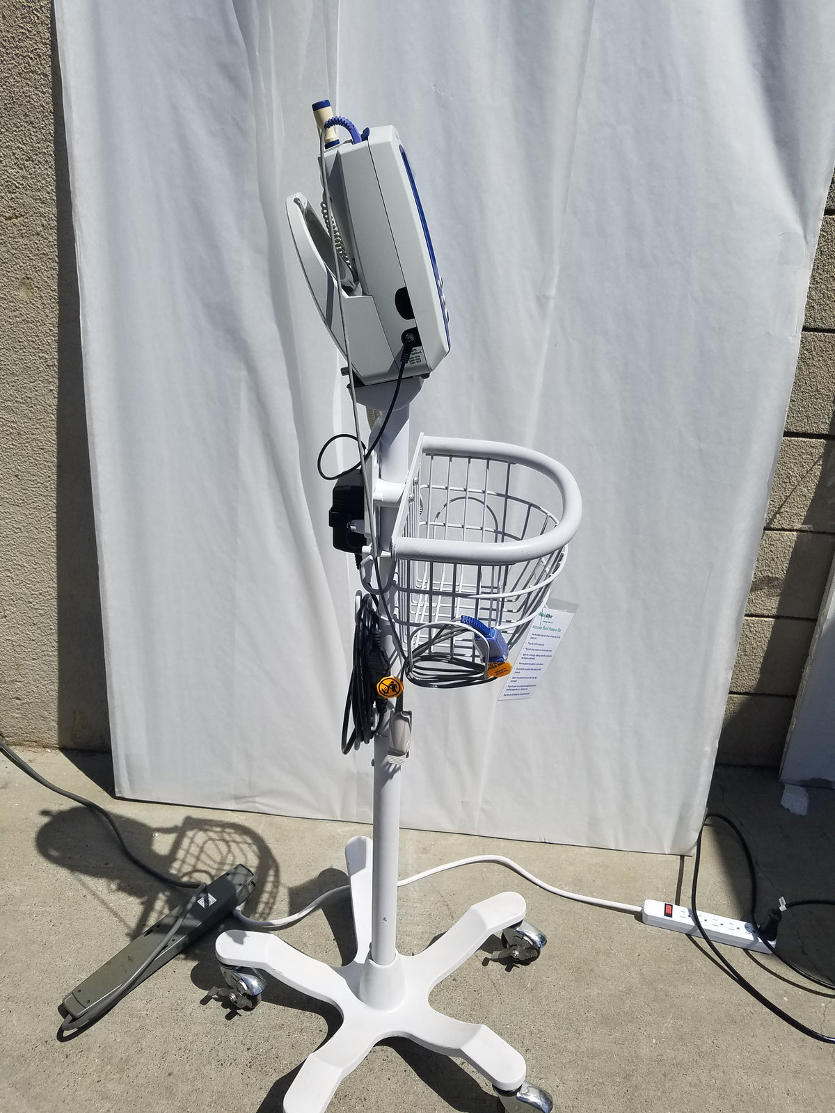 Welch Allyn Spot Vital Signs Patient Monitor With Rolling Stand
