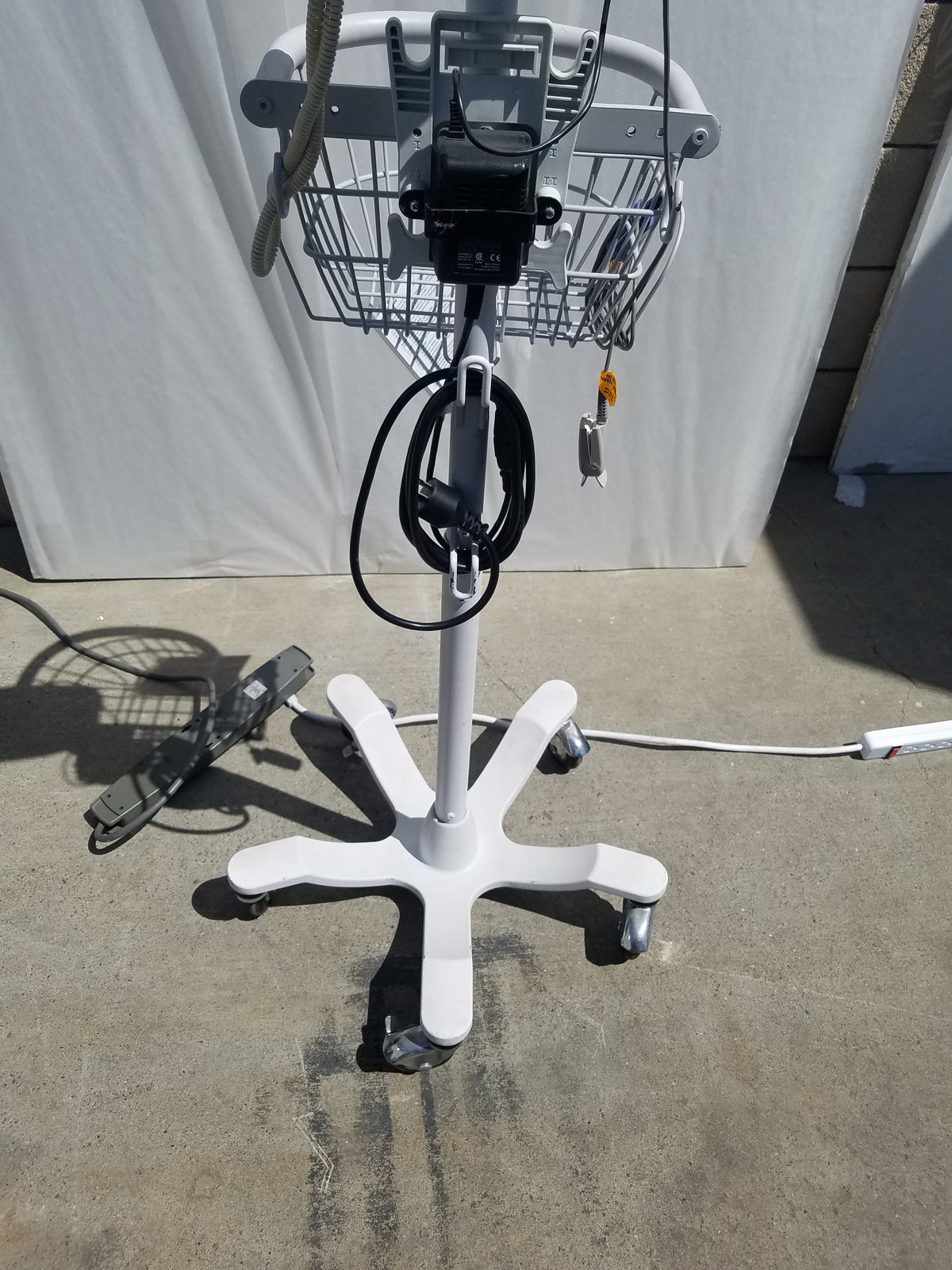 Welch Allyn Spot Vital Signs Patient Monitor With Rolling Stand