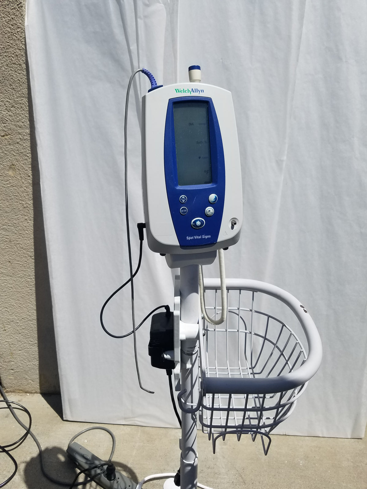 Welch Allyn Spot Vital Signs Patient Monitor With Rolling Stand