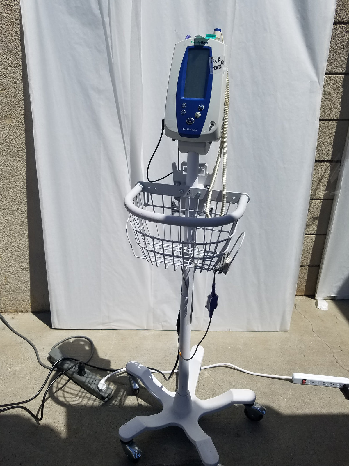 Welch Allyn Spot Vital Signs Patient Monitor With Rolling Stand