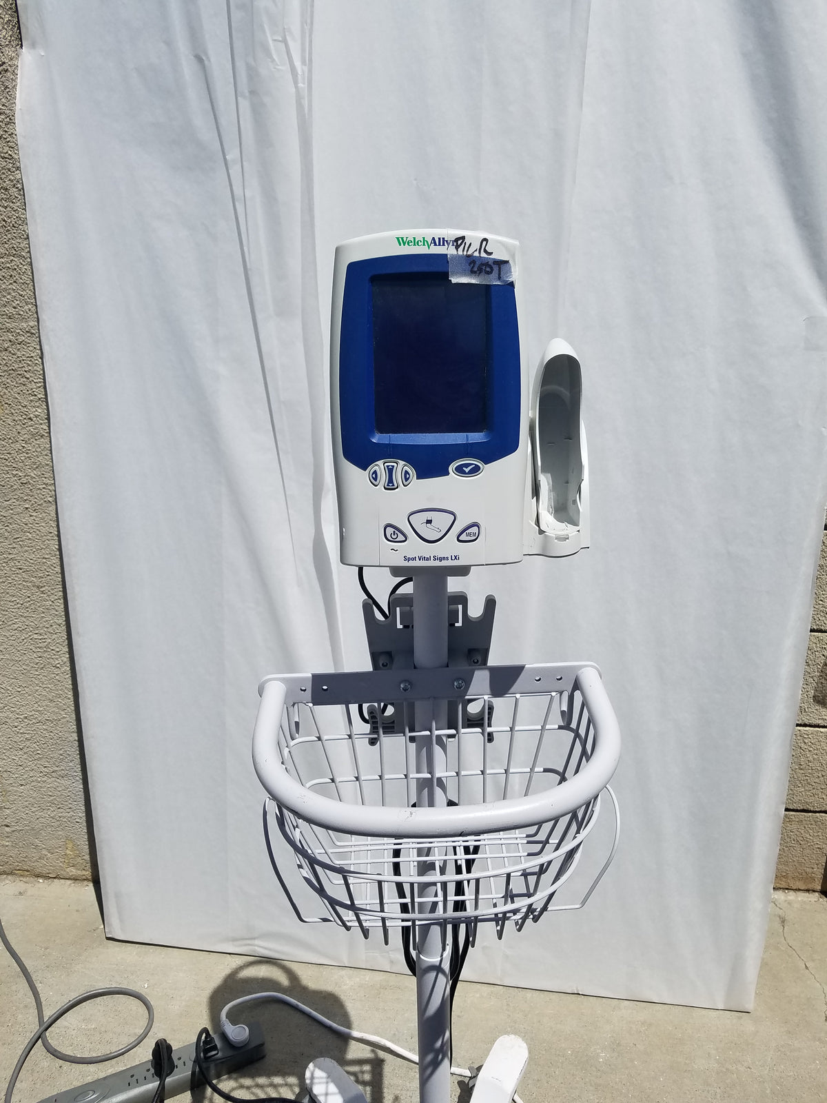 Welch Allyn LXi Spot Vital Signs Patient Monitor With Rolling Stand