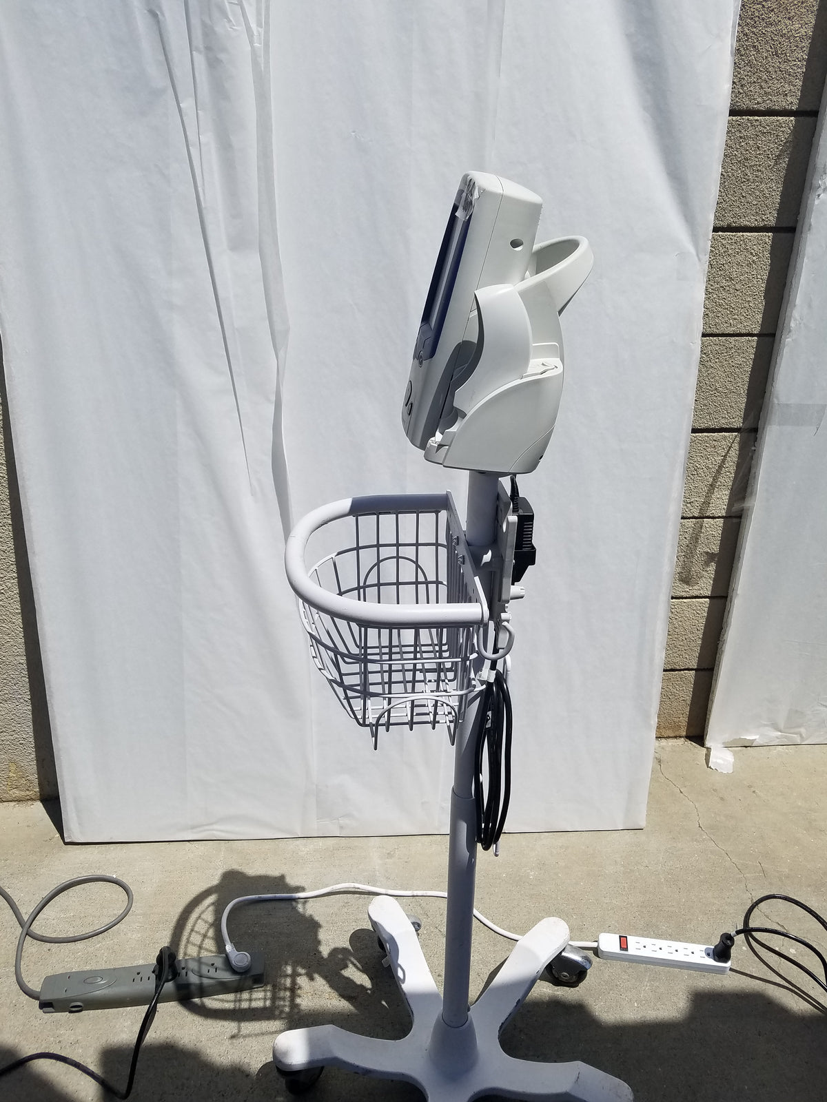 Welch Allyn LXi Spot Vital Signs Patient Monitor With Rolling Stand