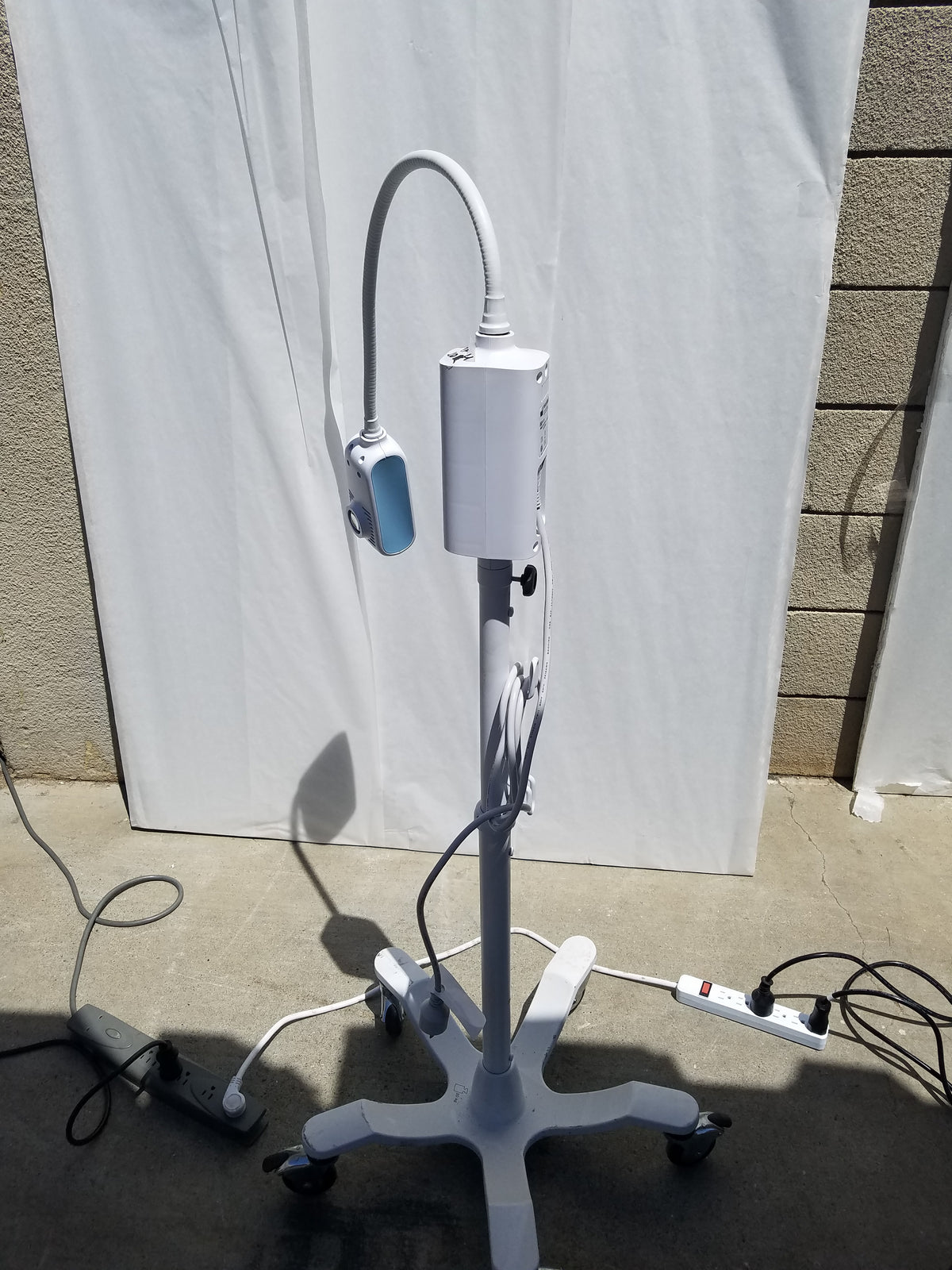 Welch Allyn GS 300 General Exam Light With Mobile Stand 100-240V 50-60Hz