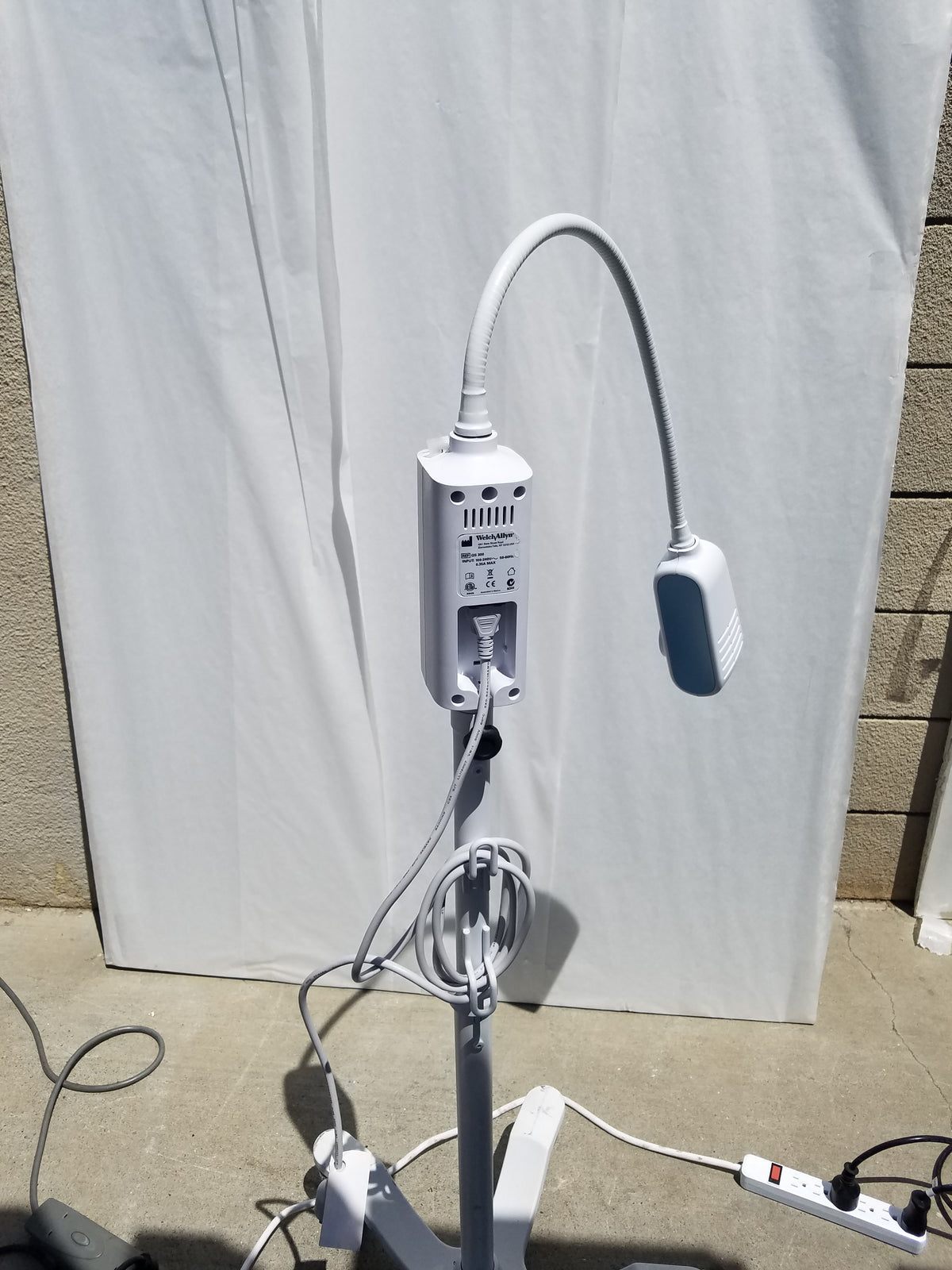 Welch Allyn GS 300 General Exam Light With Mobile Stand 100-240V 50-60Hz
