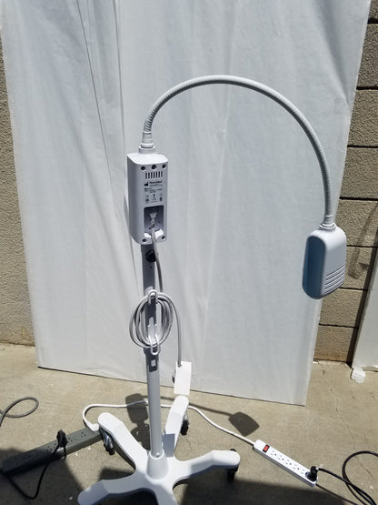 Welch Allyn GS 300 Examination Light With Rolling Stand 100-240V 50-60Hz