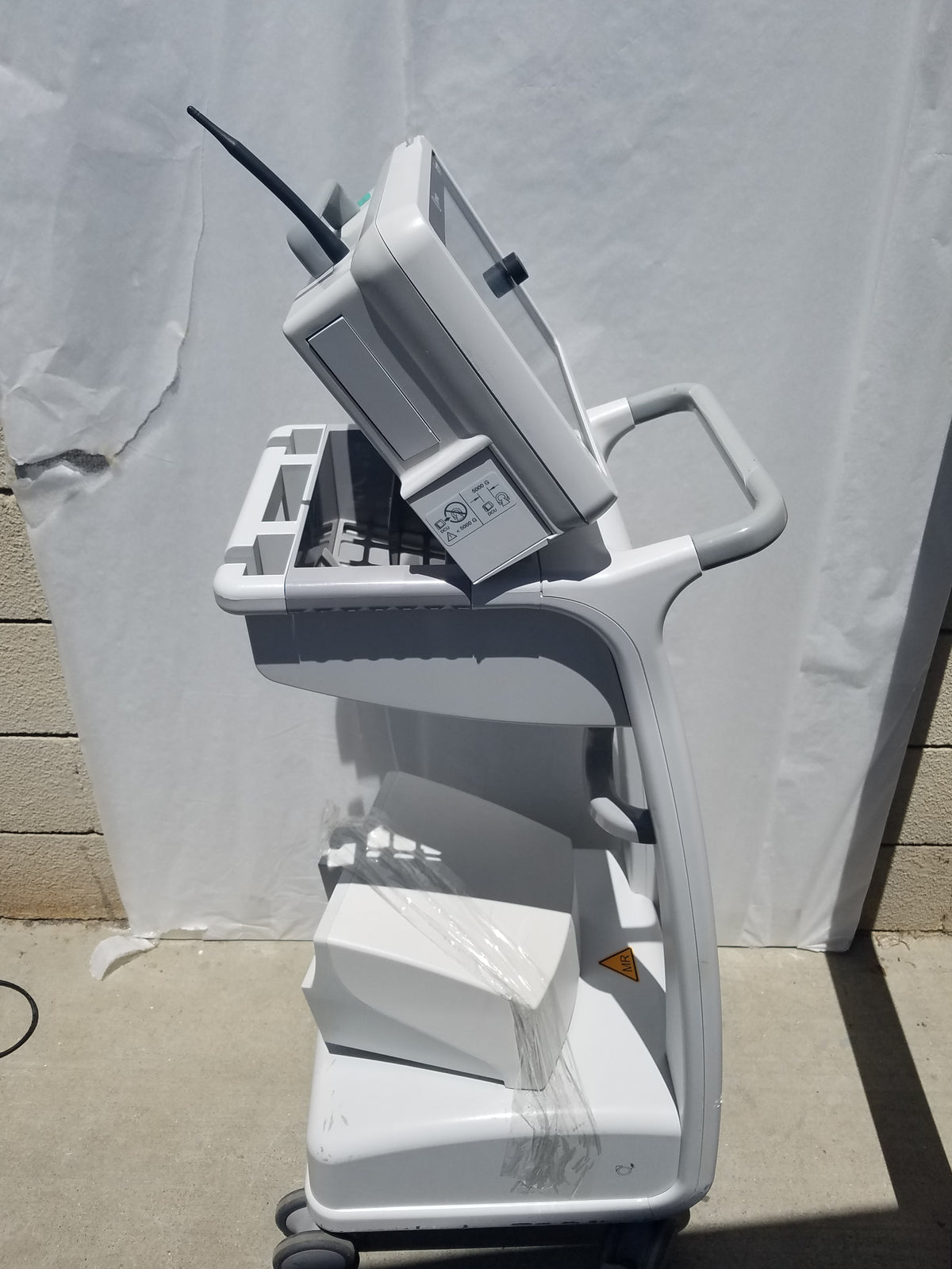 Invivo Expression 865214 MRI Patient Monitoring System Monitor With Cart Ref 453564156991