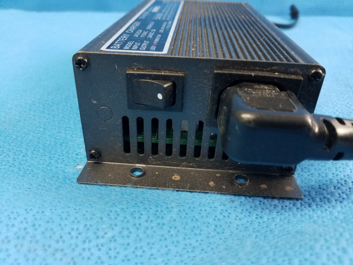 Schauer JAC0524 Battery Charger With XLR Connector 24V DC 5A 50/60Hz