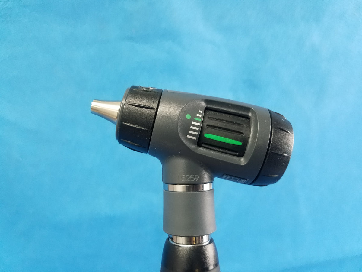 Welch Allyn 7114X Universal Desk Charger With 11720 Ophthalmoscope & 23810 Otoscope