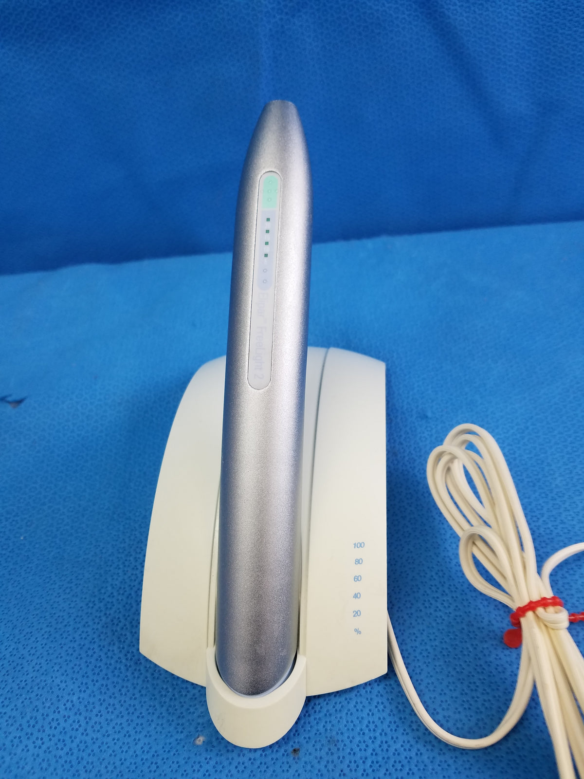 3M ESPE Elipar Freelight 2 Dental Curing Light With Charger Base 120V 50/60Hz S/N 939826006946
