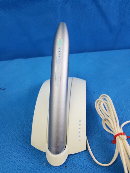 3M ESPE Elipar Freelight 2 Dental Curing Light With Charger Base 120V 50/60Hz S/N 939826006946