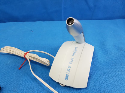 3M ESPE Elipar Freelight 2 Dental Curing Light With Charger Base 120V 50/60Hz S/N 939826006946