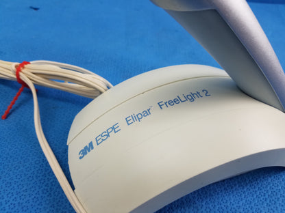 3M ESPE Elipar Freelight 2 Dental Curing Light With Charger Base 120V 50/60Hz S/N 939826006946