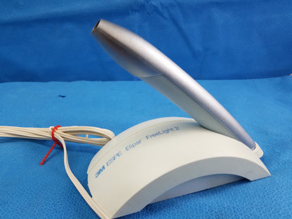 3M ESPE Elipar Freelight 2 Dental Curing Light With Charger Base 120V 50/60Hz S/N 939826006946