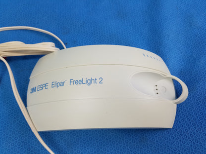 3M ESPE Elipar Freelight 2 Dental Curing Light With Charger Base 120V 50/60Hz S/N 939826006946