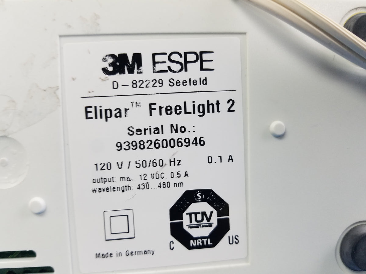 3M ESPE Elipar Freelight 2 Dental Curing Light With Charger Base 120V 50/60Hz S/N 939826006946