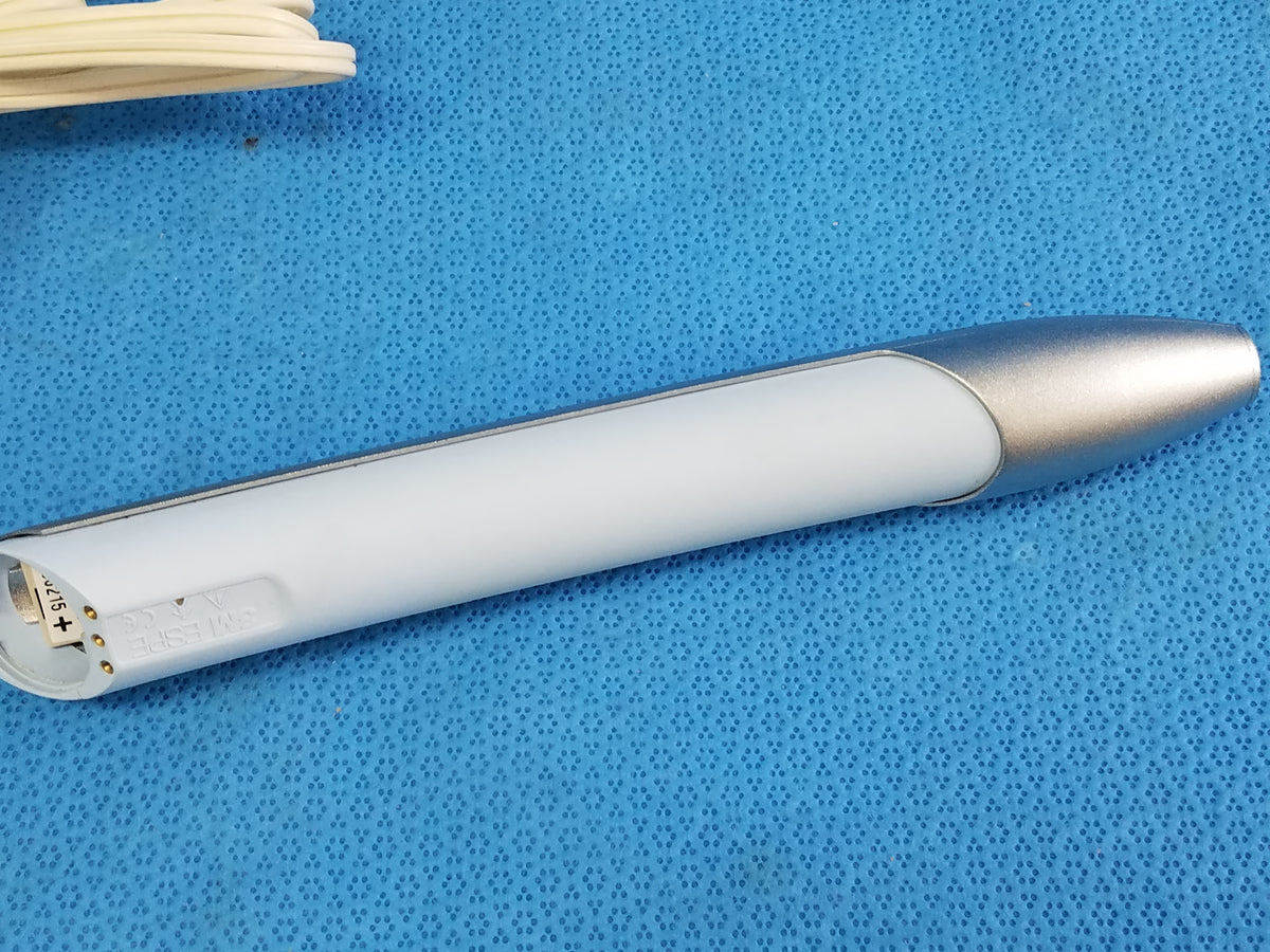 3M ESPE Elipar Freelight 2 Dental Curing Light With Charger Base 120V 50/60Hz S/N 939826006946