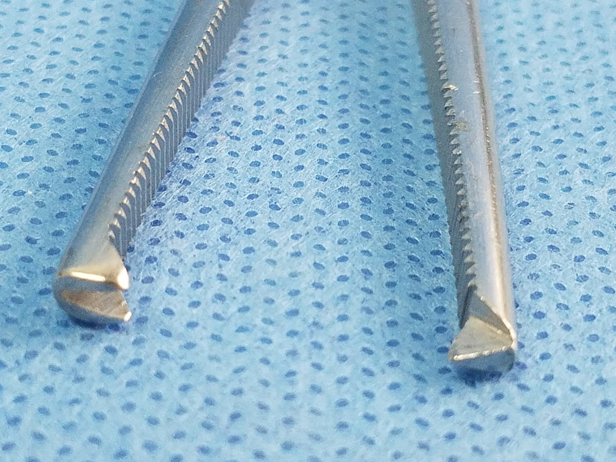Codman Classic 34-4130 Straight Rochester Ochsner Forceps