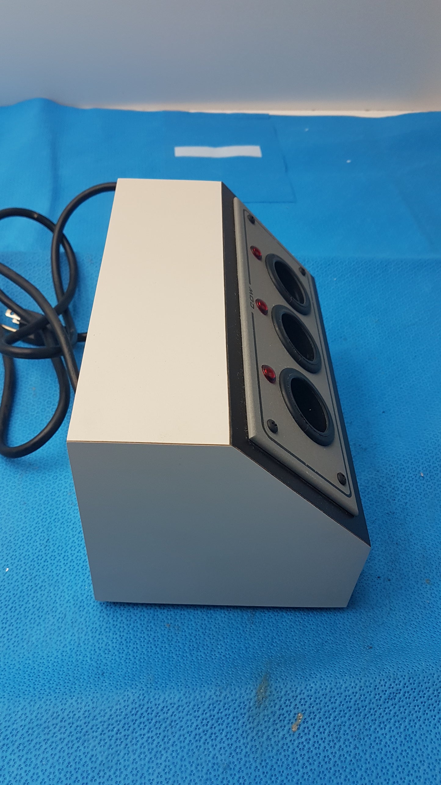 Cow Industries 3-Well Ophthalmic Desk Charger Station Base