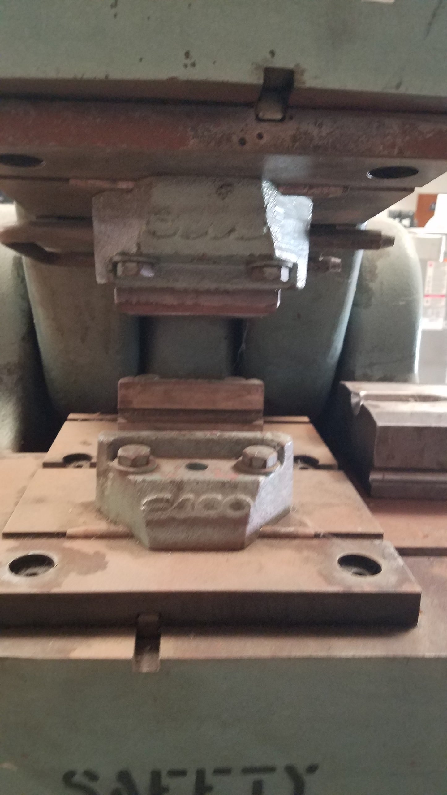 ESCO Mark 150 500-Ton Hydraulic Wire Rope Swaging Press Machine Sling Rigging