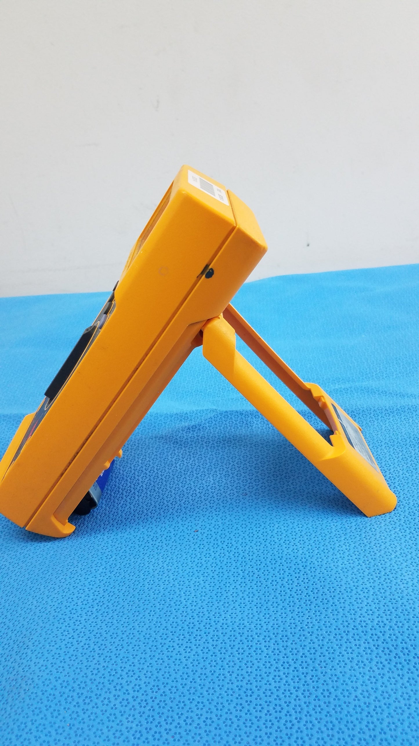 Fluke 27 Digital Multimeter With Leads