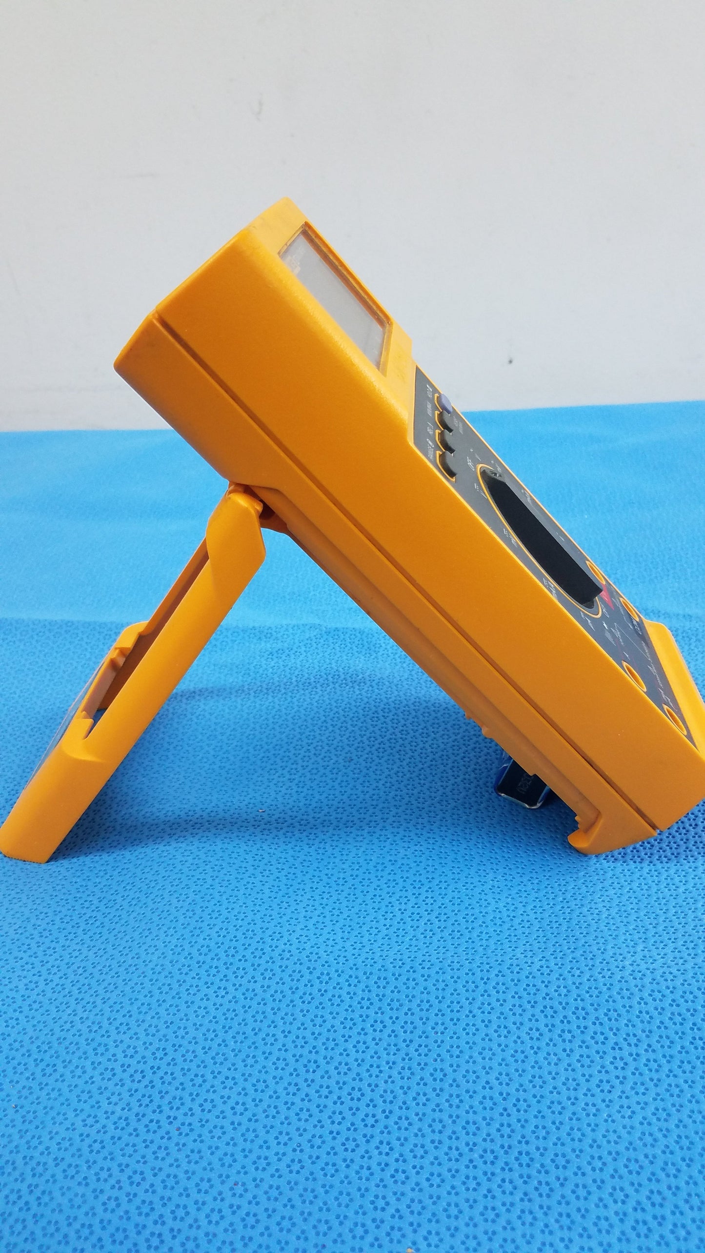 Fluke 27 Digital Multimeter With Leads