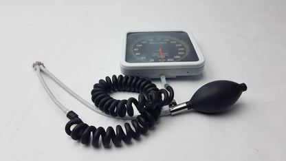 Welch Allyn Aneroid Blood Pressure Sphygmomanometer S/N 141216012765
