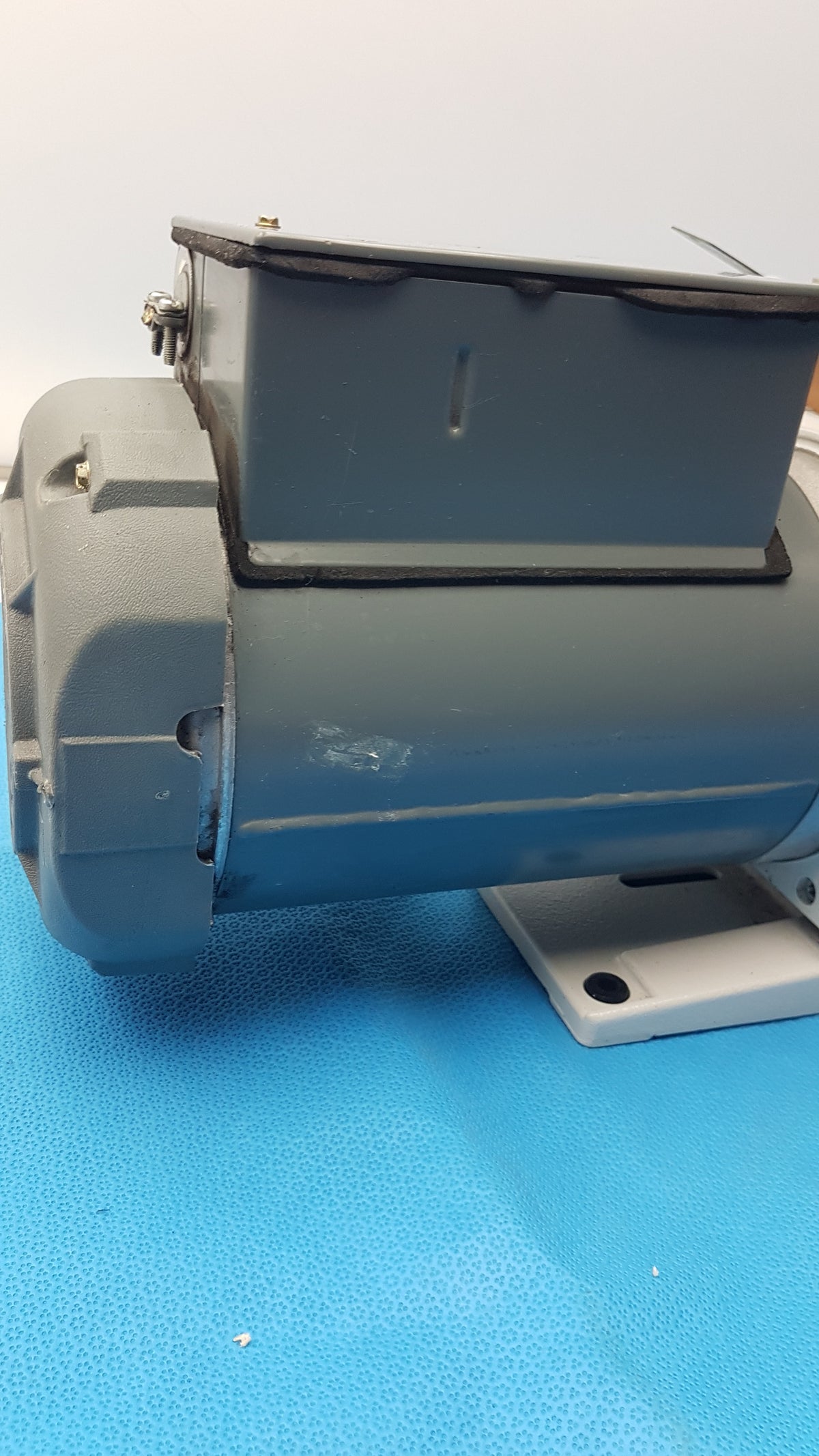 Marathon Electric Leybold Trivac D16BCS Rotary Vacuum Pump P/N 72260117 - For Parts