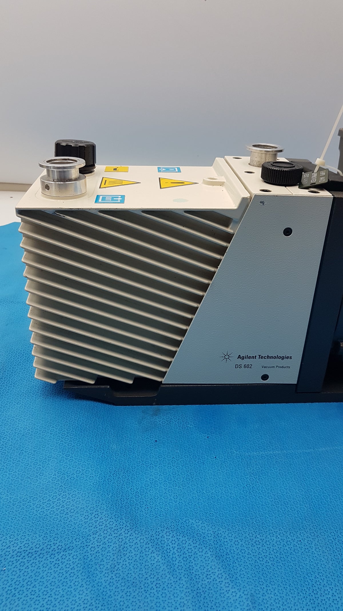 Agilent Technologies DS602 Dual Stage Oil-Sealed Mechanical Vacuum Pump Rotary Vane Pump P/N 9499335