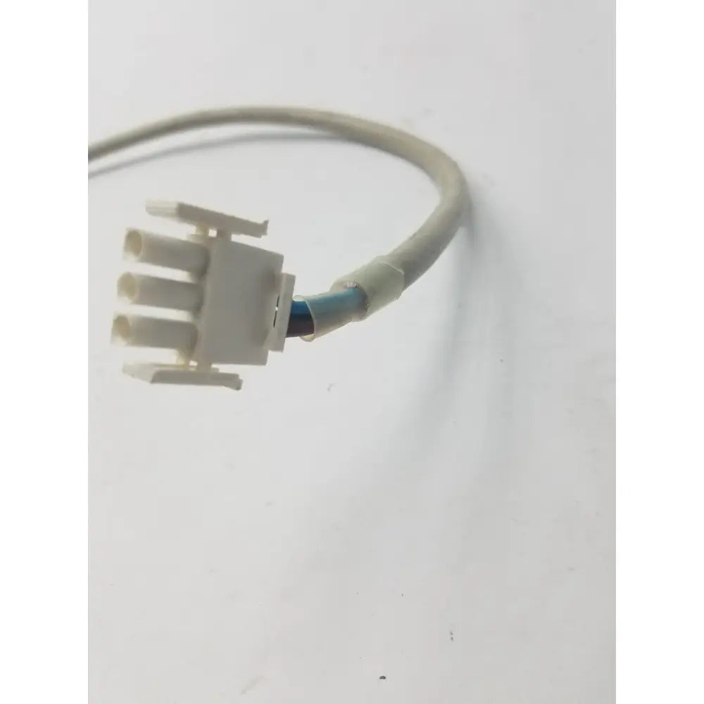 Gray insulated 3-pin female cable with white plastic multi-pin connector for adapter connection