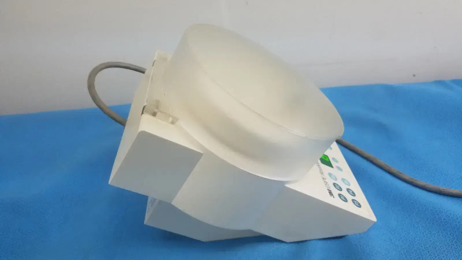 3M ESPE ROTOMIX Capsule Mixing unit 120V / 60 Hz D-82229 Ser. No 960401010284 Capsule Mixing Unit, second-hand product photo 7