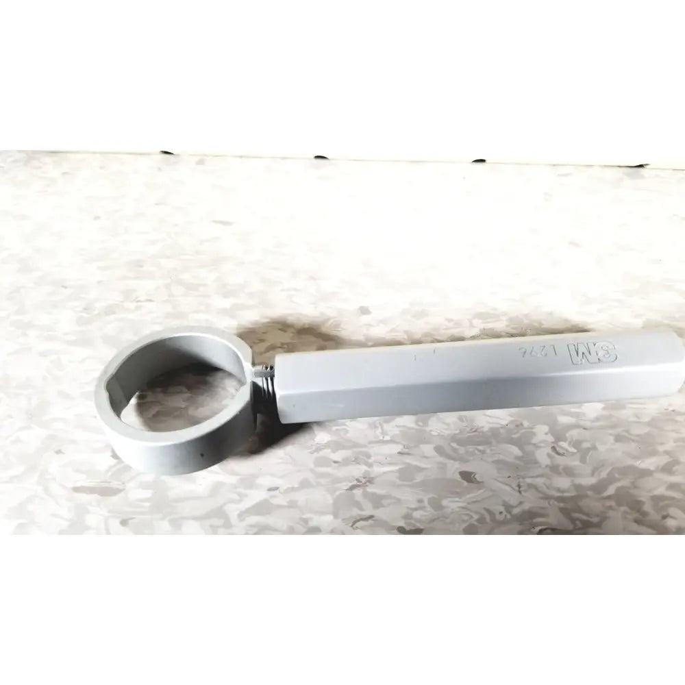 Gray metallic 3m brand pipe wrench with hexagonal handle for driver ii autoclave tray air powered instrument set