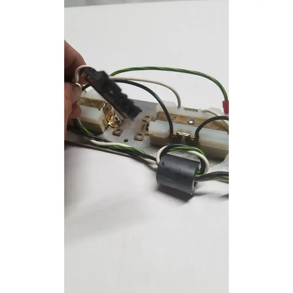 Generic 4 Female Electric Board Strip, Line Output 400VA Max Power Strip, second-hand product photo 9
