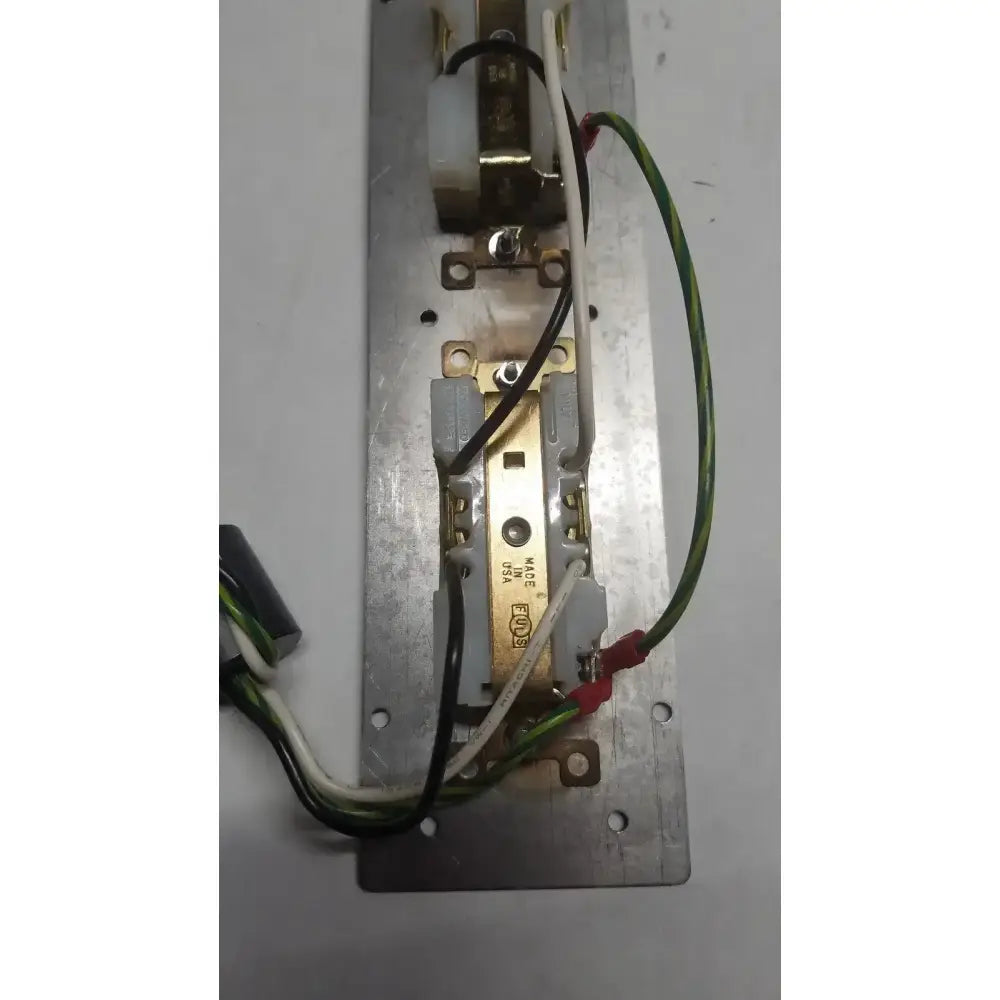 Generic 4 Female Electric Board Strip, Line Output 400VA Max Power Strip, second-hand product photo 13