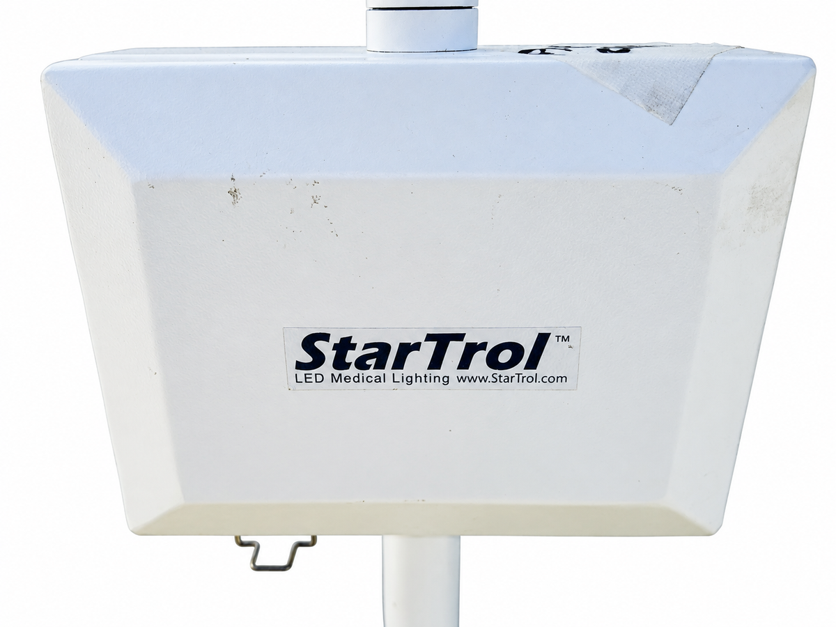 StarTrol LED Mobile Medical Examination Light With Rolling Stand