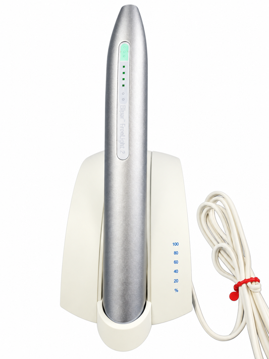 3M ESPE Elipar Freelight 2 Dental Curing Light With Charger Base 120V 50/60Hz S/N 939826006946