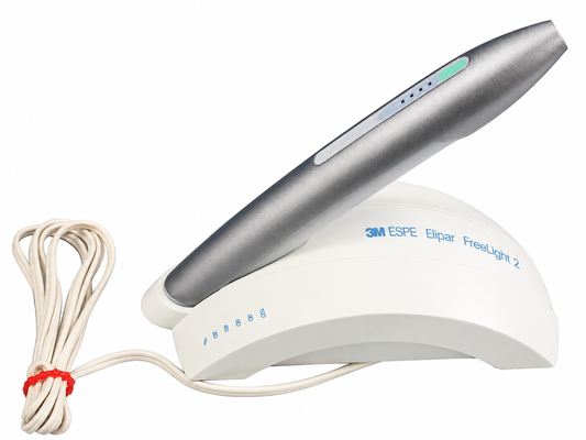 3M ESPE Elipar Freelight 2 Dental Curing Light With Charger Base 120V 50/60Hz S/N 939826006946