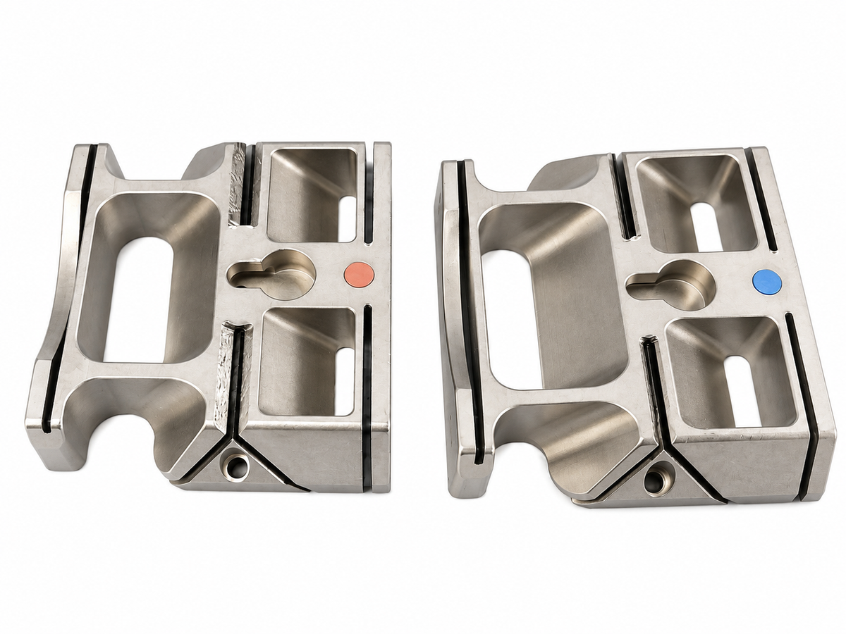 Lot of 2 Orthopedic Femoral Cutting Guide Blocks Surgical Instruments
